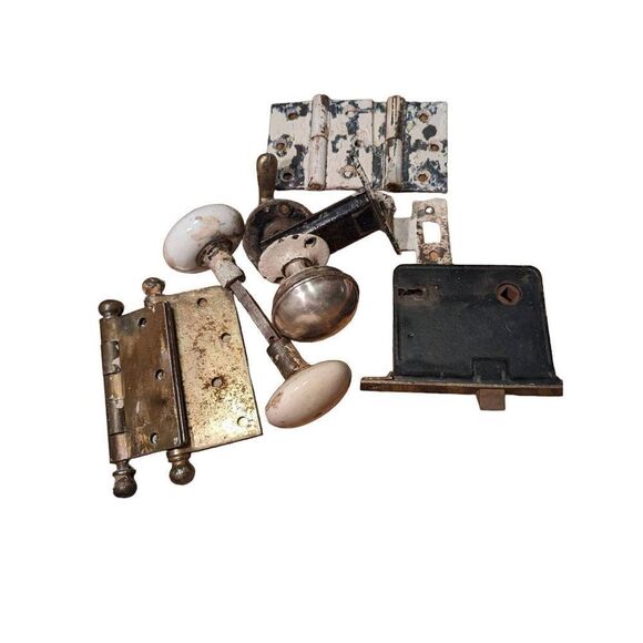 Vintage porshlen and brass door knobs. With hardware. - Picture 12 of 13